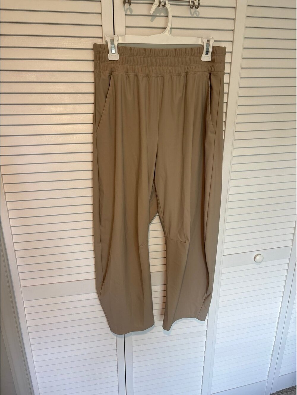 Old Navy High-Waisted SleekTech Barrel Ankle Pants Md - Picture 3 of 8